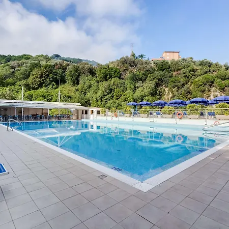 Western La Solara Hotel 4*