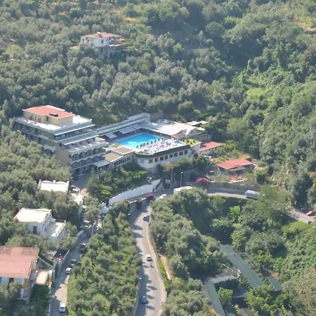 Western La Solara Hotel 4*